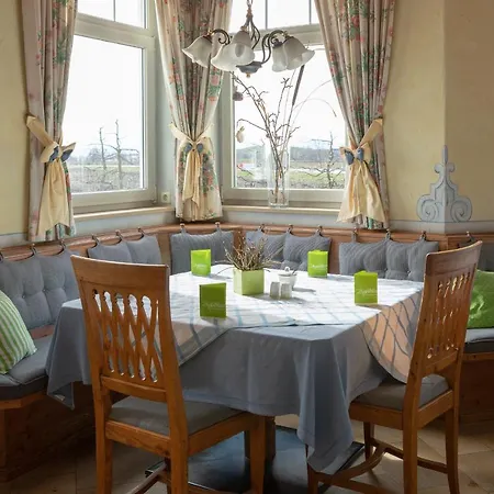 Apfelbluete 8 Km Vom Bodensee ホテル 3*