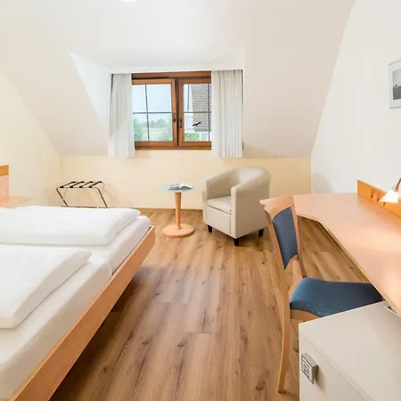 ホテル Apfelbluete 8 Km Vom Bodensee