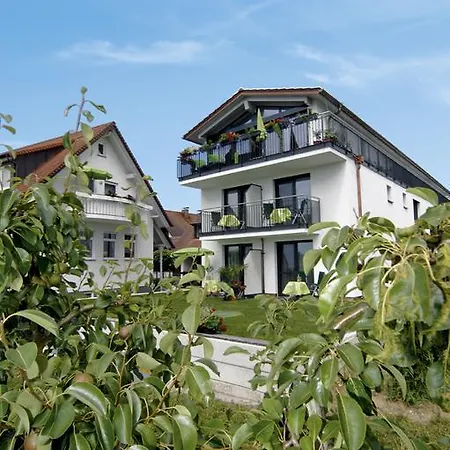 Apfelbluete 8 Km Vom Bodensee 3*