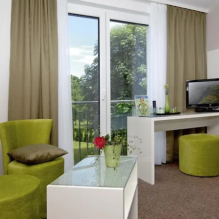 ホテル Apfelbluete 8 Km Vom Bodensee 3*